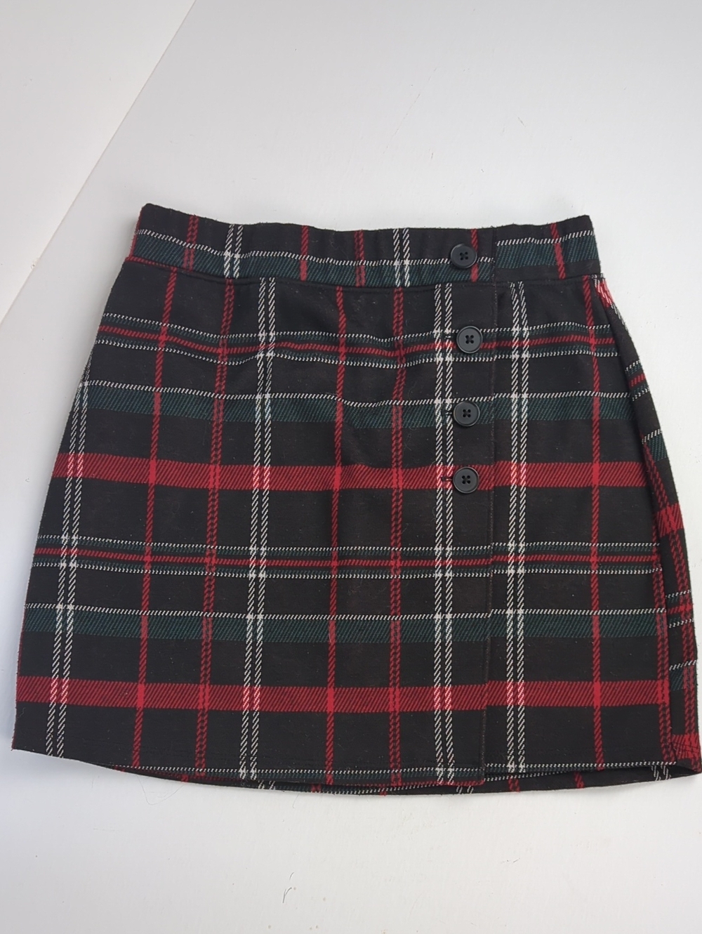 SO Women's XS Classic Plaid Button-Front Mini Skirt in Black and Red
